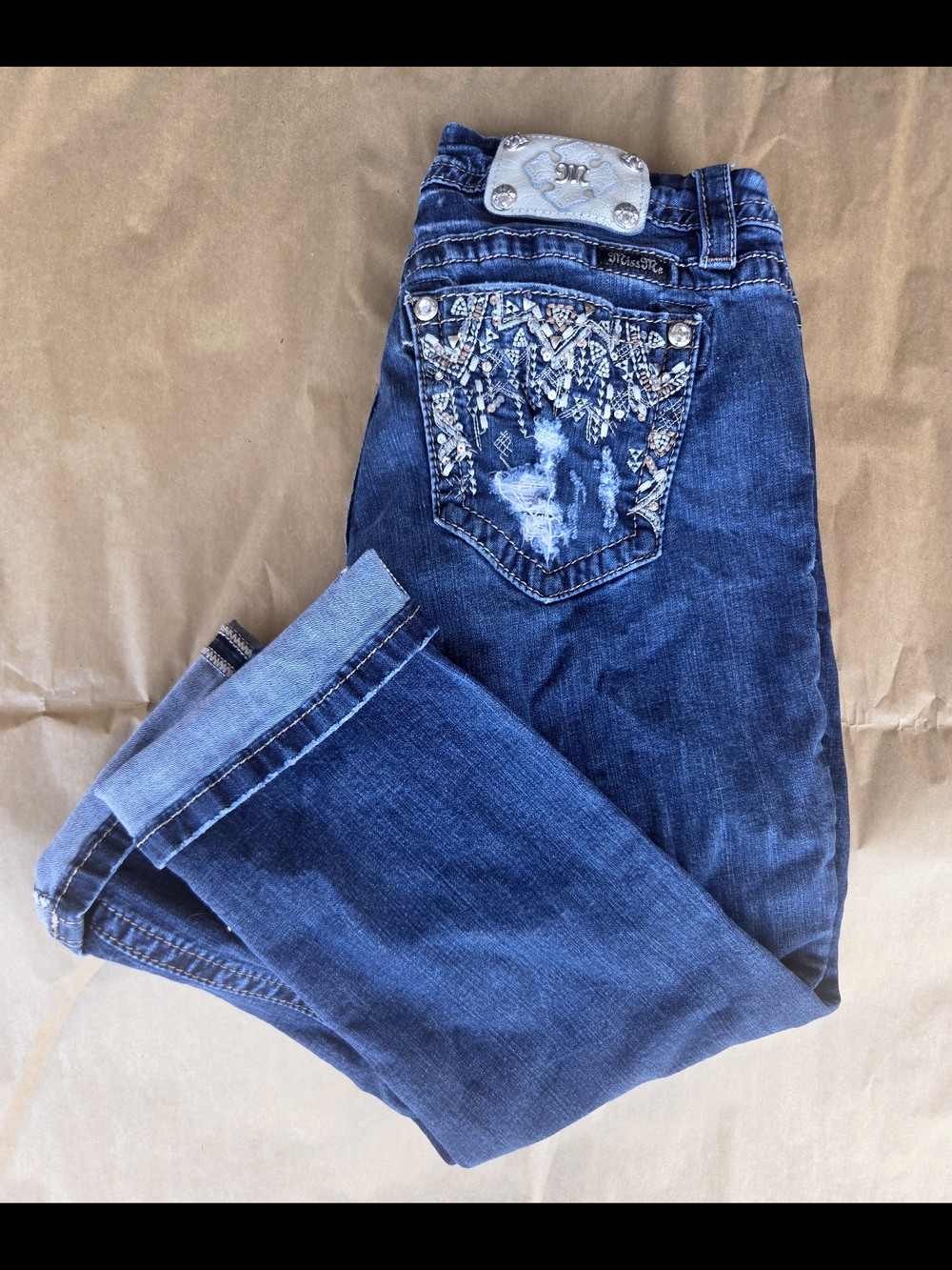 Miss Me mid-rise curvy-cuffed capri jeans,w/ embellshed pockets sz 28